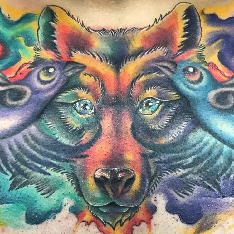 Color wolf with ravens on the chest